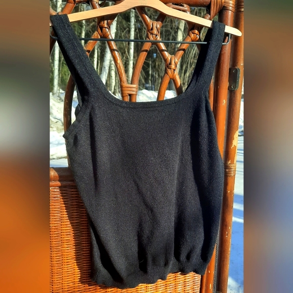 🍀3/15 Time and Tru Black Tank Top - Picture 5 of 7